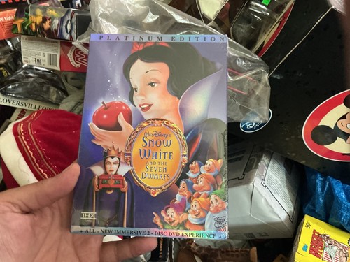 Disney snow white and the - white,